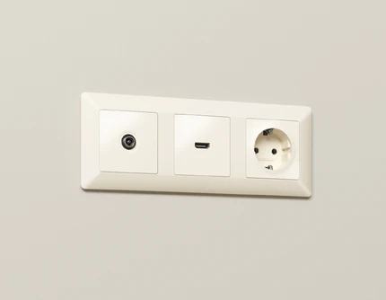 Розетка с/з с шторками Ambrella Volt ALFA MA327010