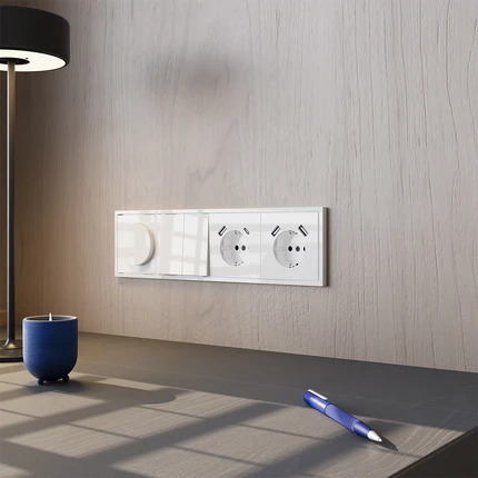 Розетка с/з со шторками + USB VOLTUM S70 VLS040501